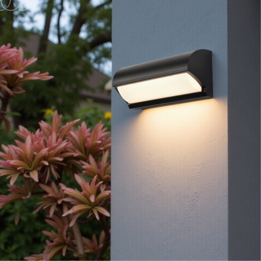 Skorter | Modern Black Outdoor LED Wall Light – Weatherproof Warm Lighting for Garden, Patio & Entryways