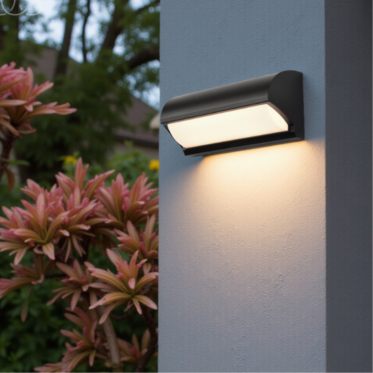 Skorter | Modern Black Outdoor LED Wall Light – Weatherproof Warm Lighting for Garden, Patio & Entryways