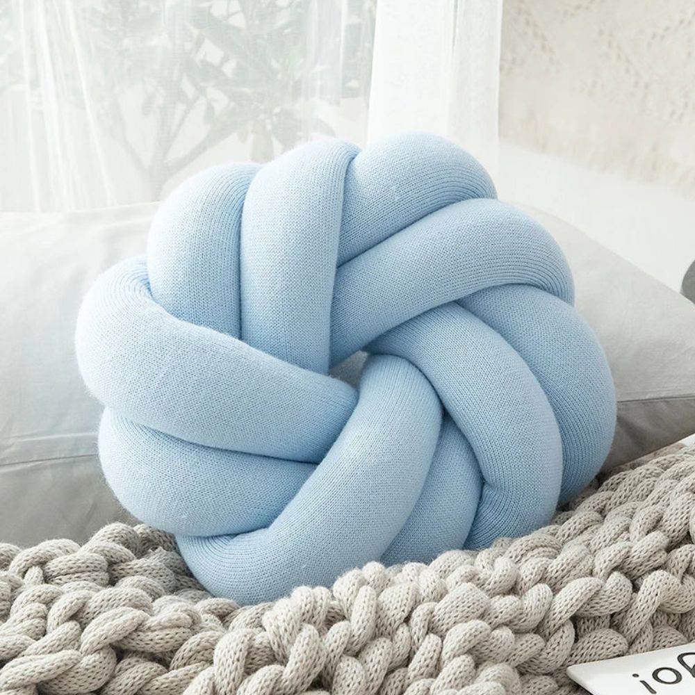 Skorter | Puffy Pretzel Cushion