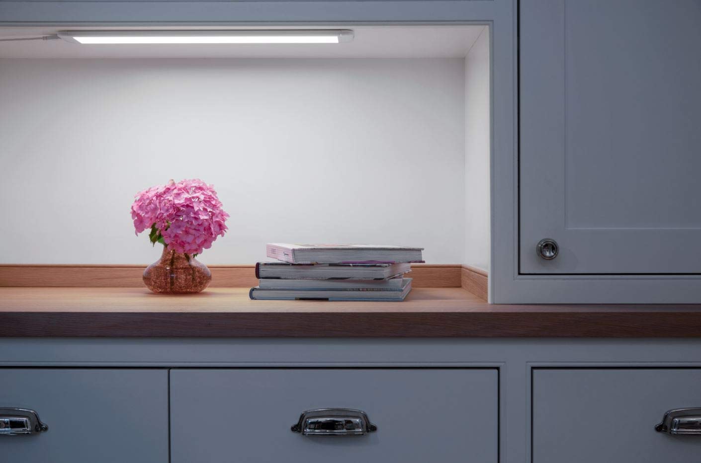 Skorter | Sylvania 9-inch Slim Convertible Led Under Cabinet Light, 4.6W, 250 Lumen, White Light