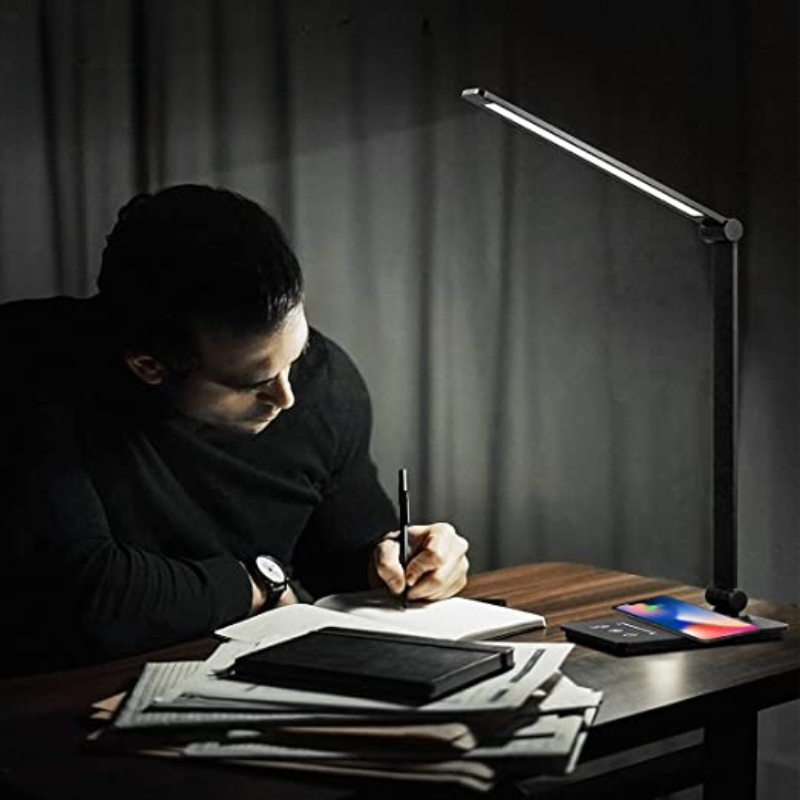 Skorter | LED Desk Lamp - With Wireless Charger and Touch Control - 5 Color Settings & Fully Dimmable Function