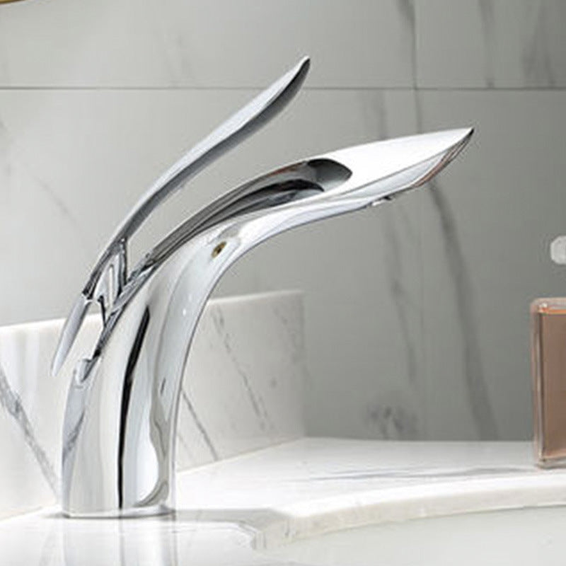 Skorter | Brass 1-Hole Basin Faucet Lever Handle Sink Faucet Round Modern Faucet for Bathroom