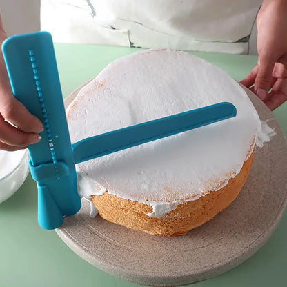 Skorter | Cake smoothing tool for even spreading and decorating of cakes