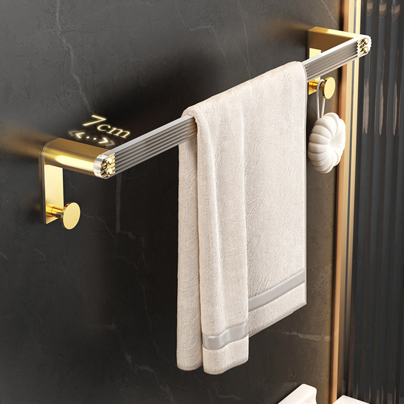 Skorter | Bathroom Accessories Set in Gold Metal and Acrylic Bathroom Accessories Set