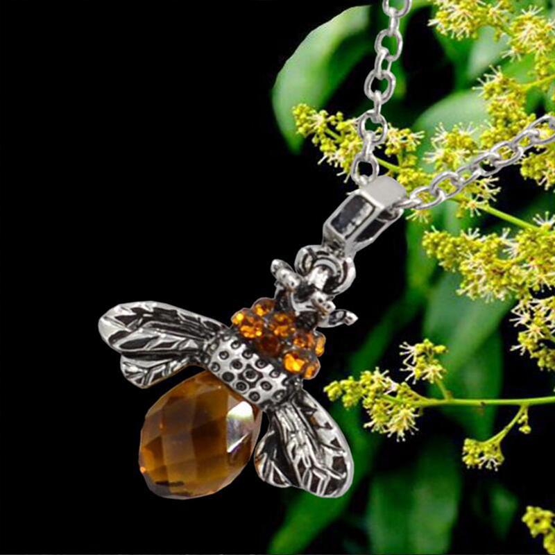 Skorter | "Dancing Bee" Necklace