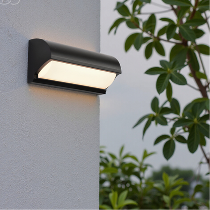 Skorter | Modern Black Outdoor LED Wall Light – Weatherproof Warm Lighting for Garden, Patio & Entryways