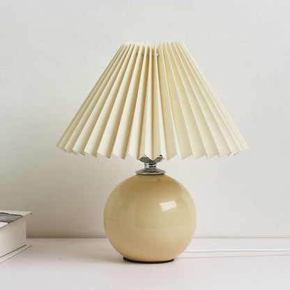 Skorter | Nordic minimalist 1-light table lamp made of ceramic with pleats