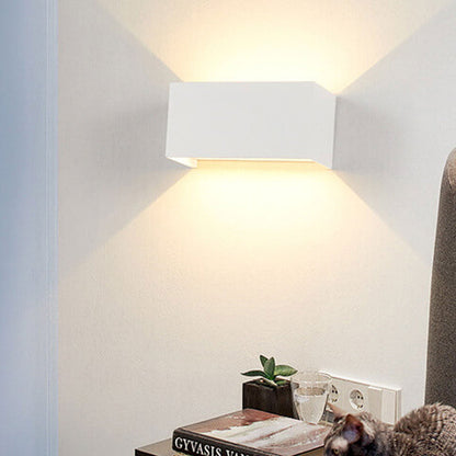 Skorter | Modern waterproof rectangular LED wall light for outdoor use with up and down lighting