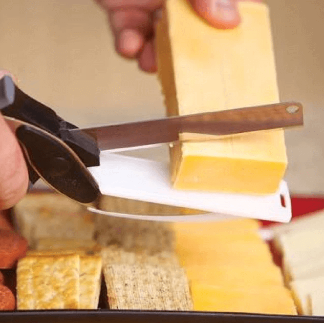 Skorter | 2-in-1 Kitchen Knife with Built-In Cutting Board