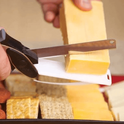 Skorter | 2-in-1 Kitchen Knife with Built-In Cutting Board