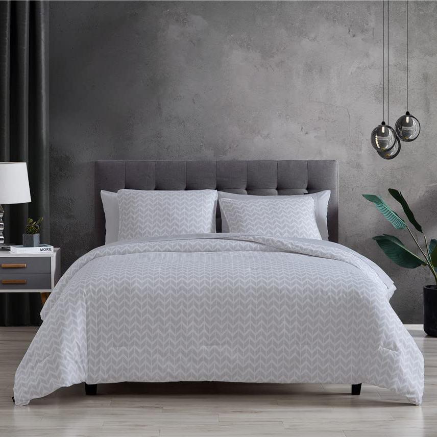 Skorter | 7-Piece: Pine Bed in Bag Comfort Set and Sheet Set