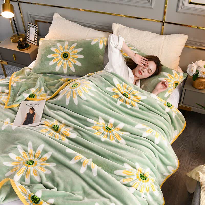 Skorter | Floral Daisy Warm Decorative Velvet Blanket