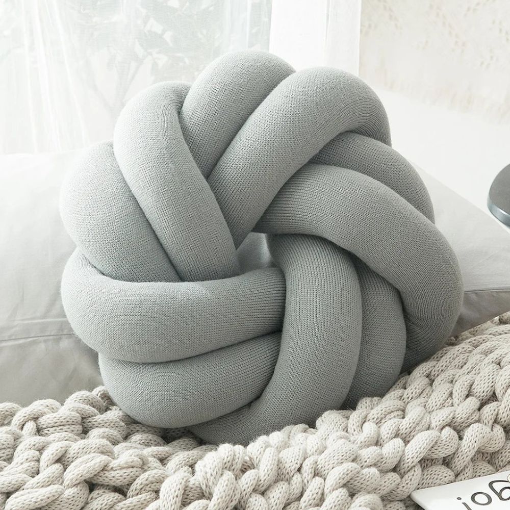 Skorter | Puffy Pretzel Cushion
