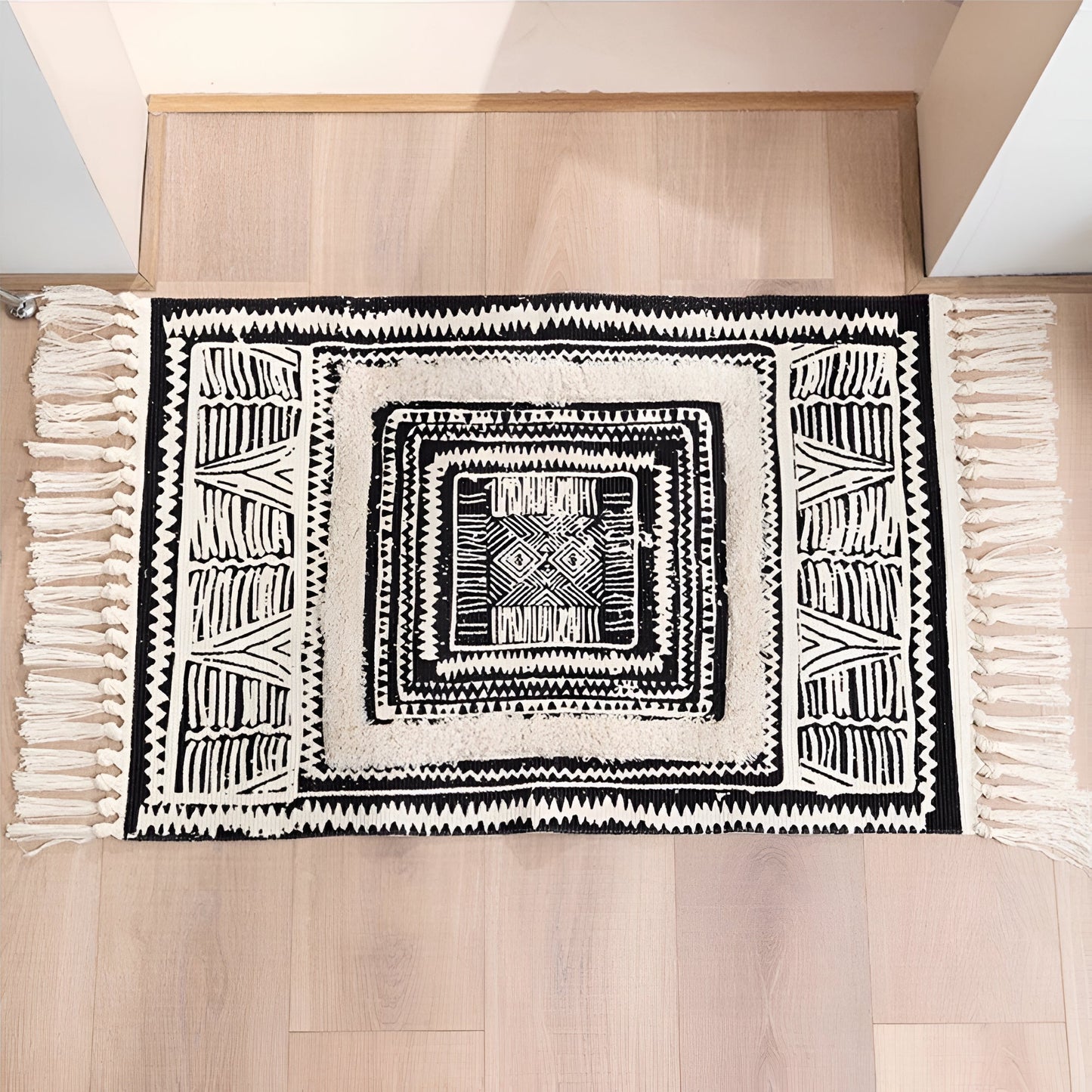 Skorter | Black and White Geometric Tassel Floor Mat