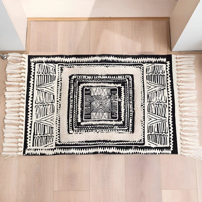 Skorter | Black and White Geometric Tassel Floor Mat