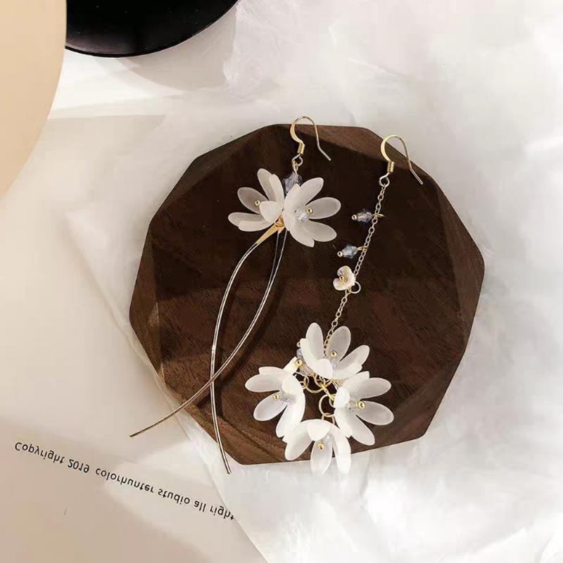 Skorter | Asymmetrical Flower Earrings