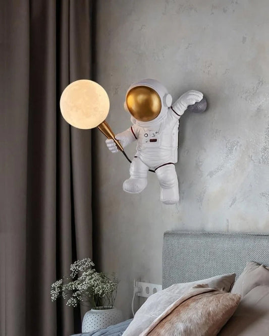 Skorter | Astronaut Wall Light