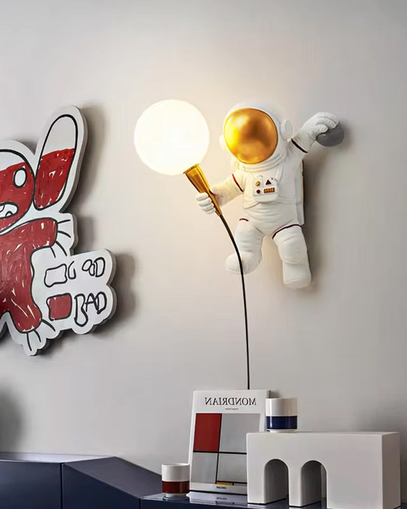 Skorter | Astronaut Wall Light