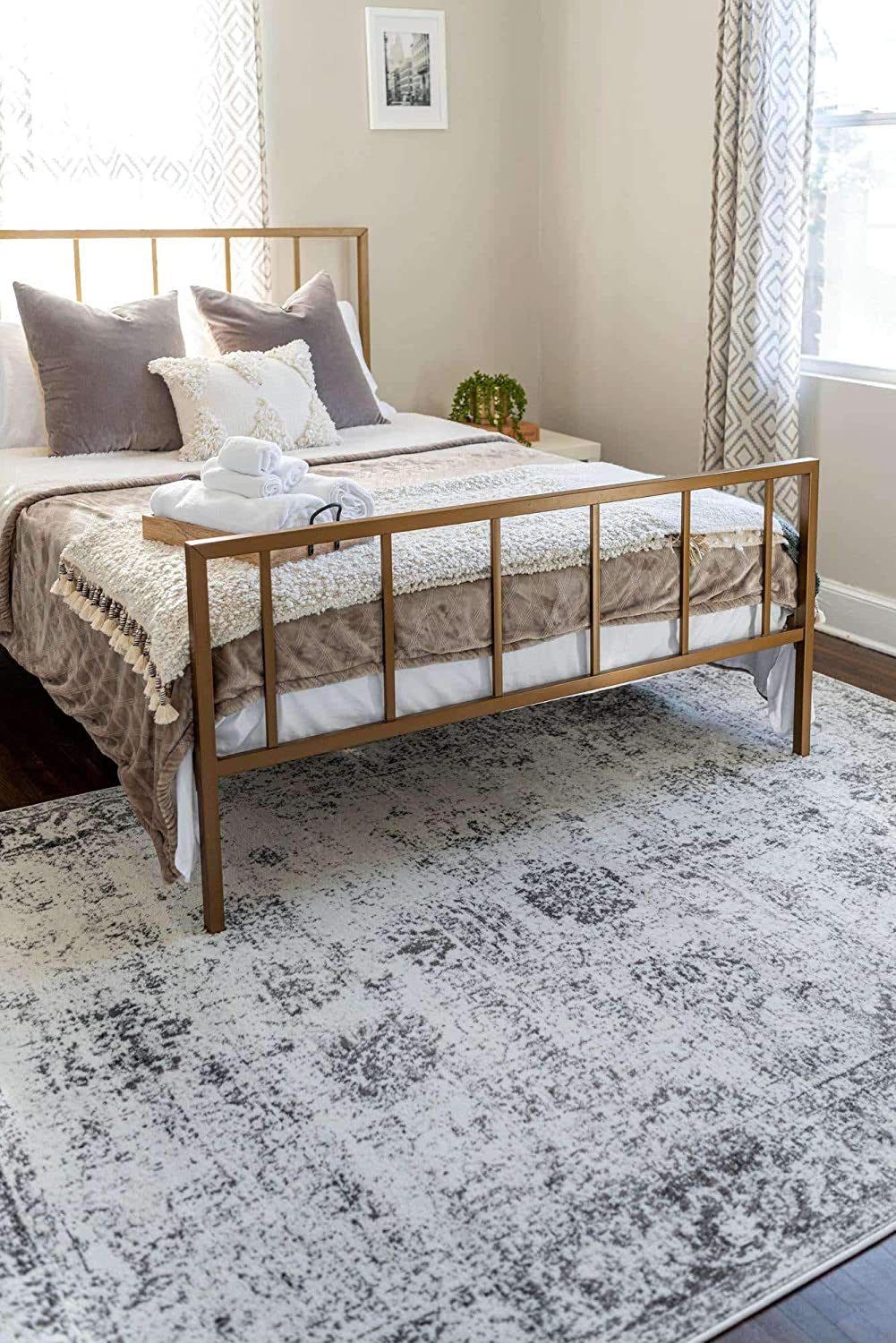 Skørter | Unique Loom Sofia Collection Area Traditional Vintage Rug, French Inspired Perfect for All Home Décor, 2' 0 x 9' 10 Runner, Ivory/Brown