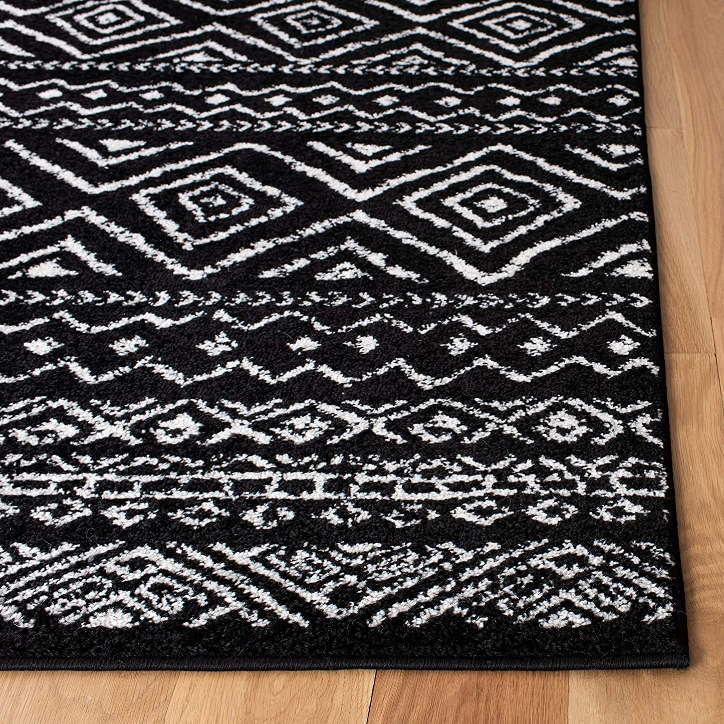 Skørter | Safavieh Tulum Collection TUL267Z Moroccan Boho Distressed Non-Shedding Stain Resistant Living Room Bedroom Rug, 2' x 5', Black / Ivory