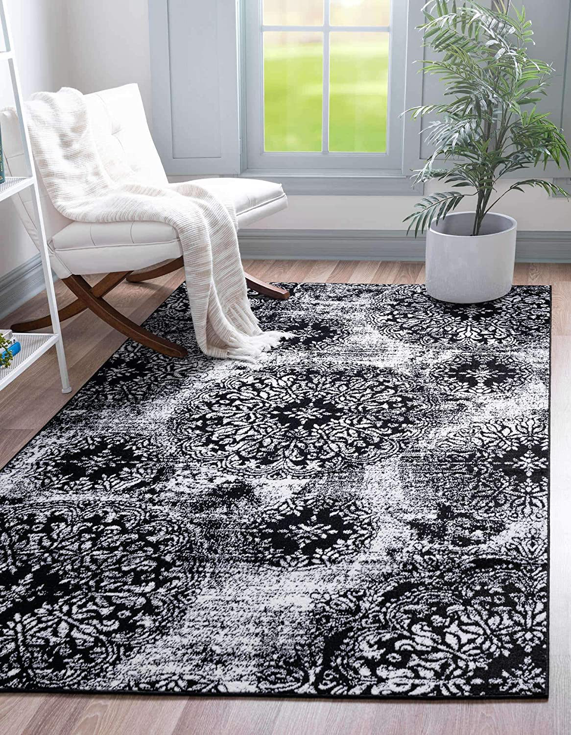 Skørter | Unique Loom Sofia Collection Area Traditional Vintage Rug, French Inspiration Perfect for All Home Decor, 5' 0 x 8' 0 Rectangular, Black/Ivory