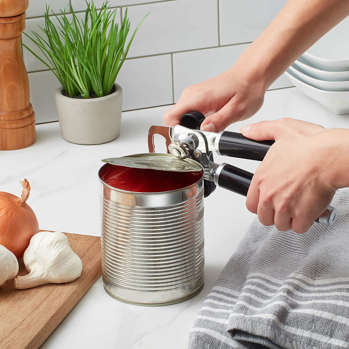 Skørter | KitchenAid Classic Multifunctional Can Opener / Corkscrew, 8.34-Inch, Charcoal Gray