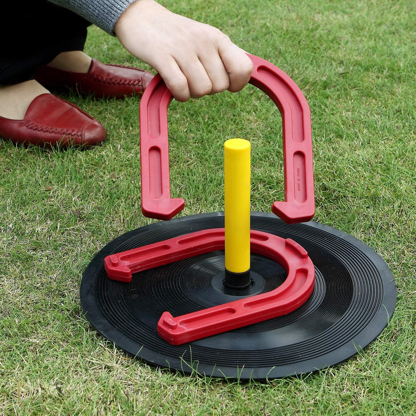 Skørter | Win SPORTS Outdoor Indoor Rubber Horseshoe Set Includes 4 Horseshoes, 2 Plugs, 2 Rubber Mats, 2 Red Plastic Plugs, Beach Game Perfect for Tailgating, Camping, Backyard, Fun for Kids Adults