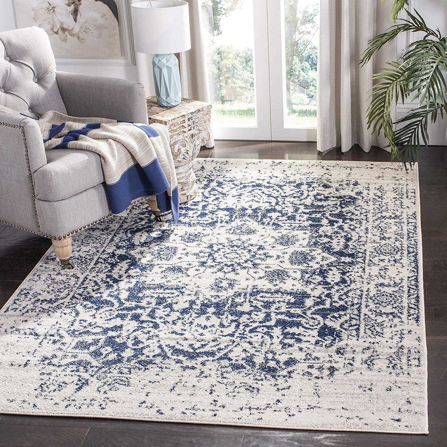 Skørter | Safavieh Madison Collection MAD603D Oriental Snowflake Medallion Worn Non-Shedding Stain Resistant Living Room Bedroom Accent Rug, 2'3" x 4', Cream / Navy Blue