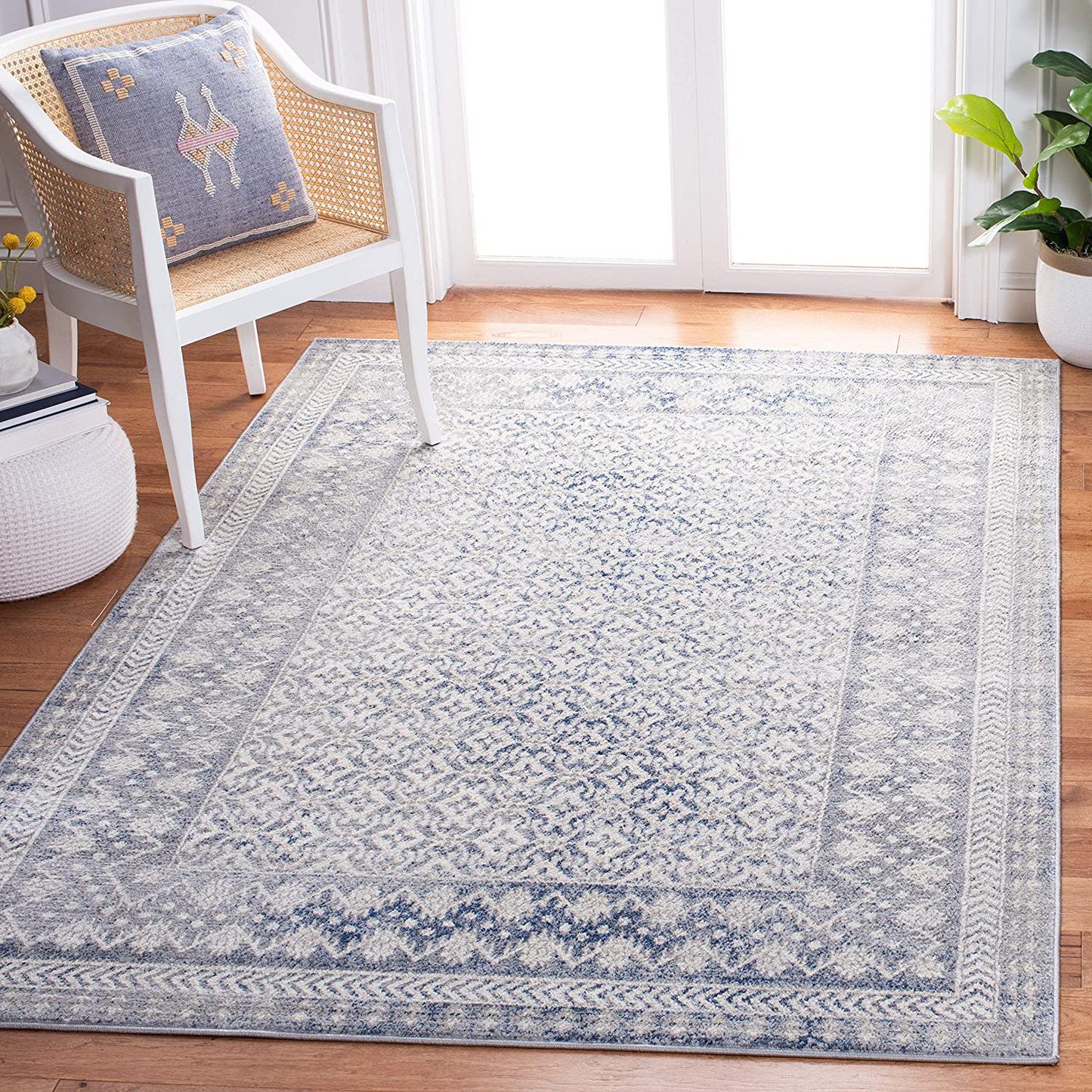 Skørter | Safavieh Brentwood Collection BNT899C Traditional oriental distressed non-shedding stain-resistant living room bedroom area rug, 3' x 5', Ivory / Light grey
