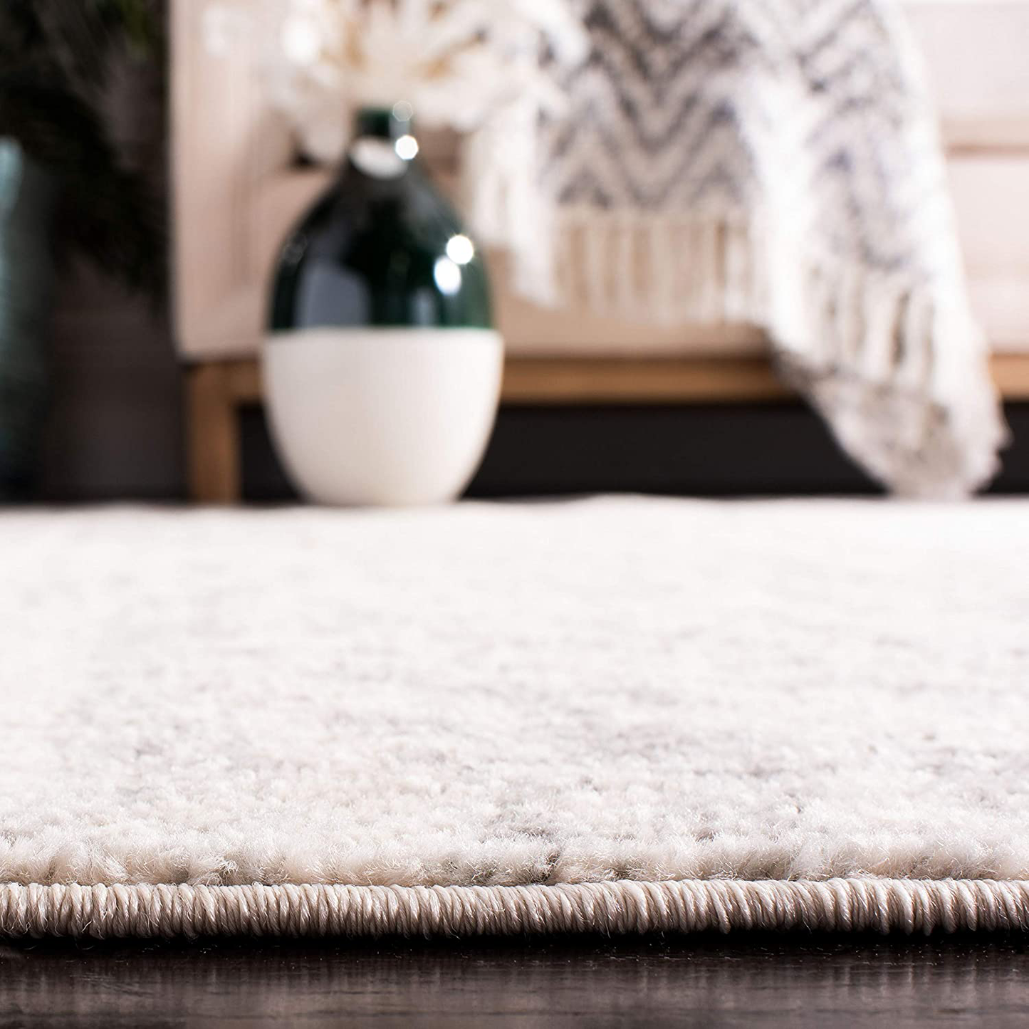 Skørter | Safavieh Madison Collection MAD603D Oriental Snowflake Medallion Worn Non-Shedding Stain Resistant Living Room Bedroom Accent Rug, 2'3" x 4', Cream / Navy Blue