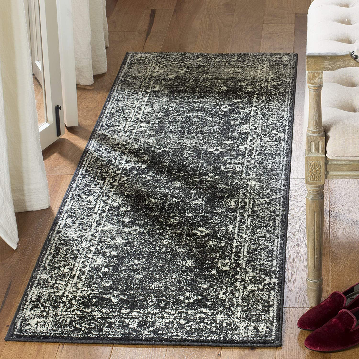Skørter | Safavieh Evoke Collection EVK270K Shabby Chic Distressed Non-Shedding Stain Resistant Living Room Bedroom Area Rug, 2'2" x 5', Charcoal / Ivory
