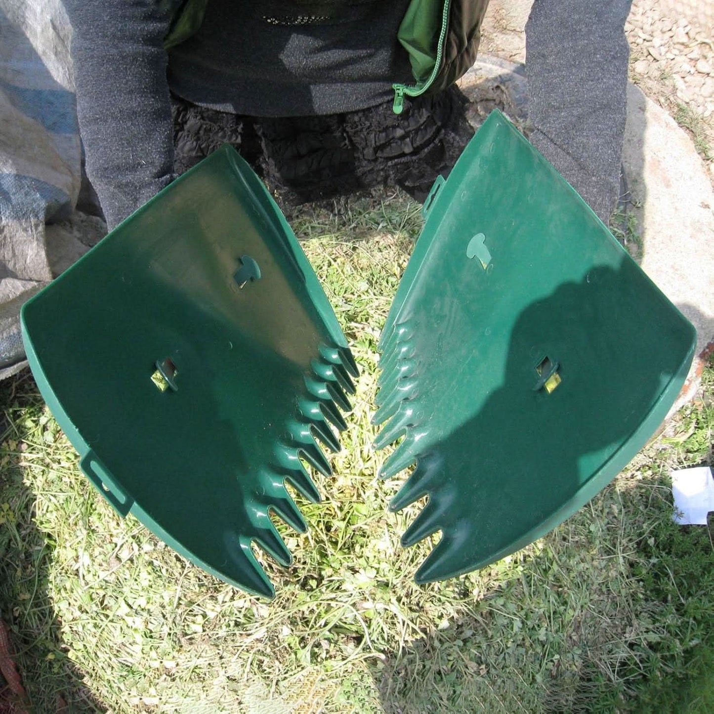 Skorter | Ergonomic Garden Waste Grabbers – Grass & Leaf Collector