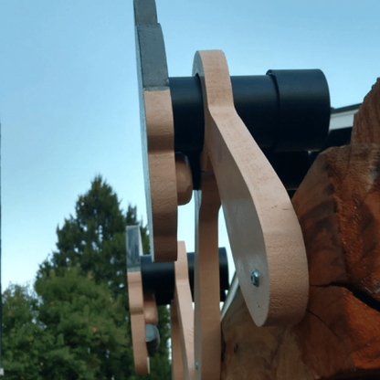 Skorter | Fence Decoration Nosy Old Man and Lady Garden Yard Art