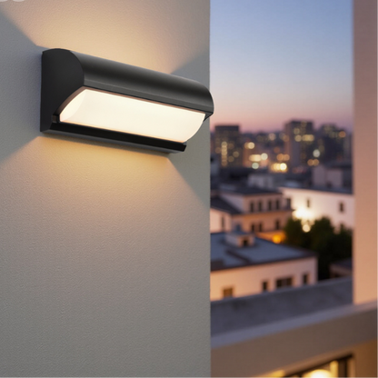 Skorter | Modern Black Outdoor LED Wall Light – Weatherproof Warm Lighting for Garden, Patio & Entryways