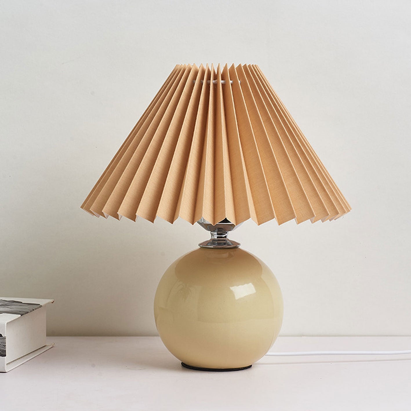 Skorter | Nordic minimalist 1-light table lamp made of ceramic with pleats