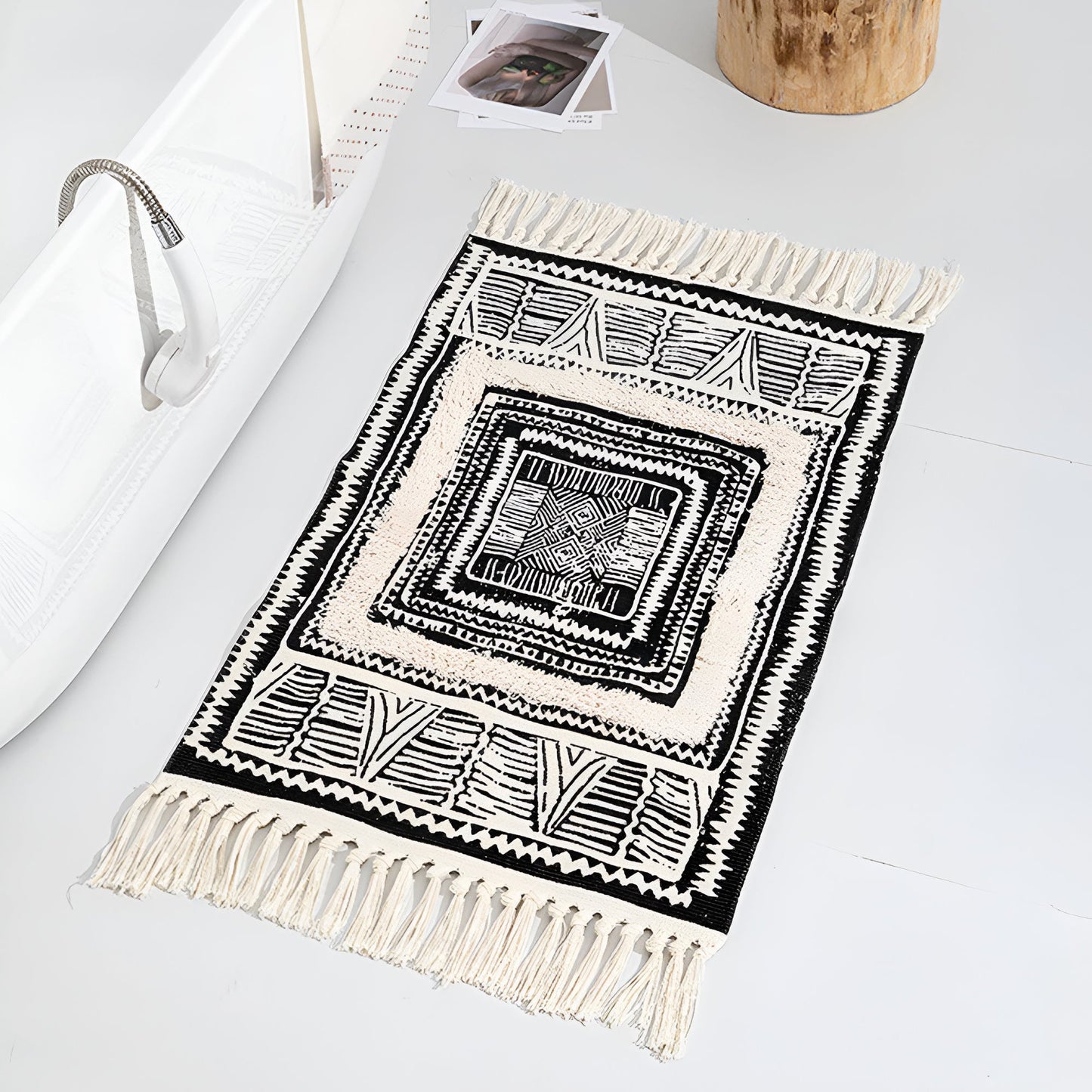 Skorter | Black and White Geometric Tassel Floor Mat