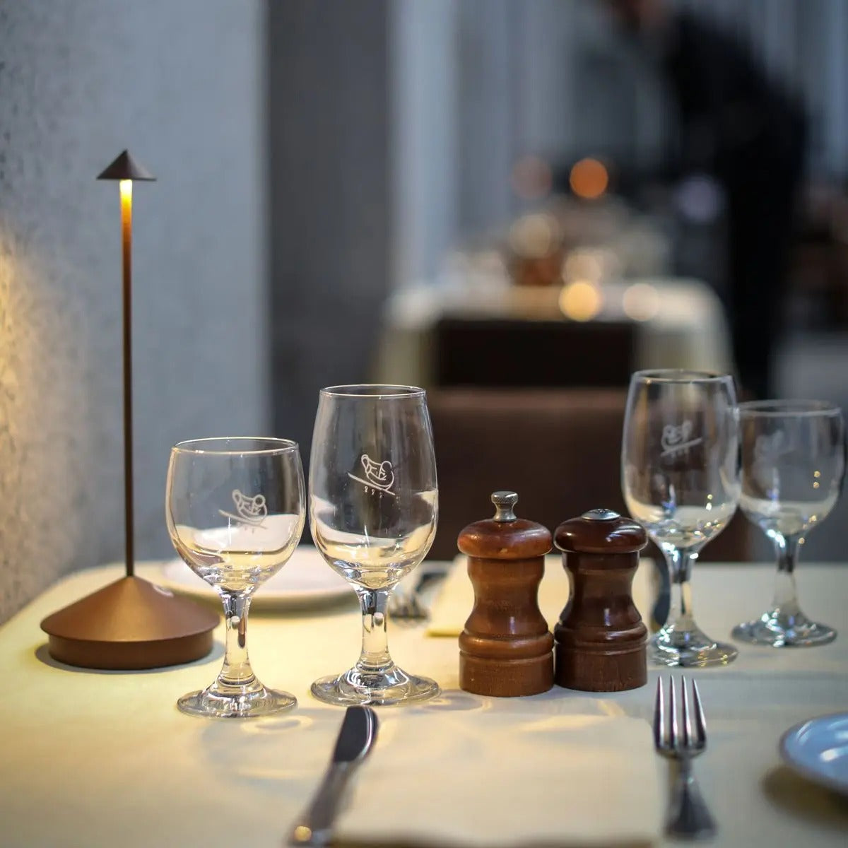 Skorter | GlowLuxe rechargeable table lamp