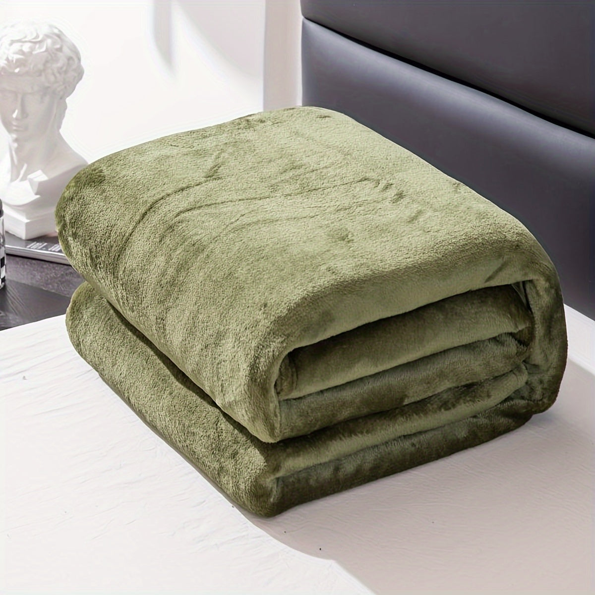 Skorter | Soft and warm gray flannel blanket for all seasons