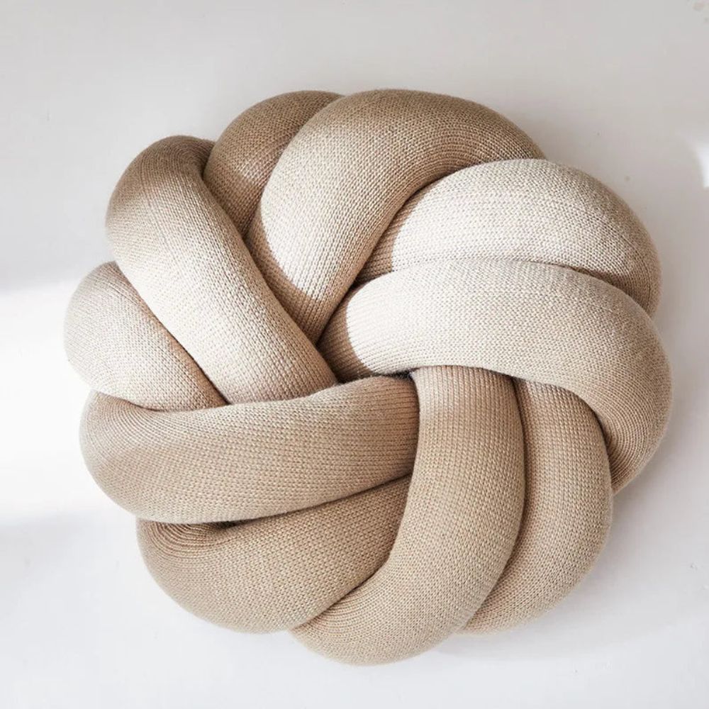 Skorter | Puffy Pretzel Cushion