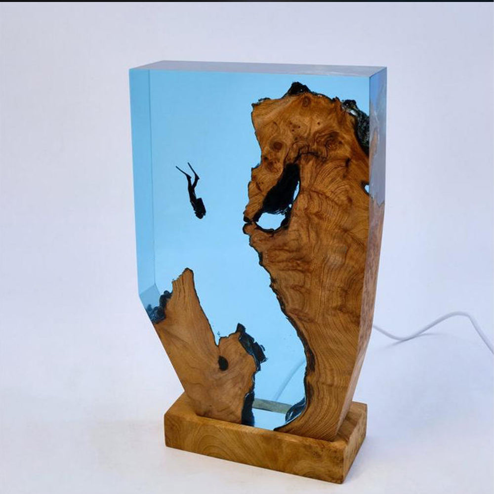 Skorter | Frendorf - Stylish Ocean Karst Diver Table Lamp for Your Home