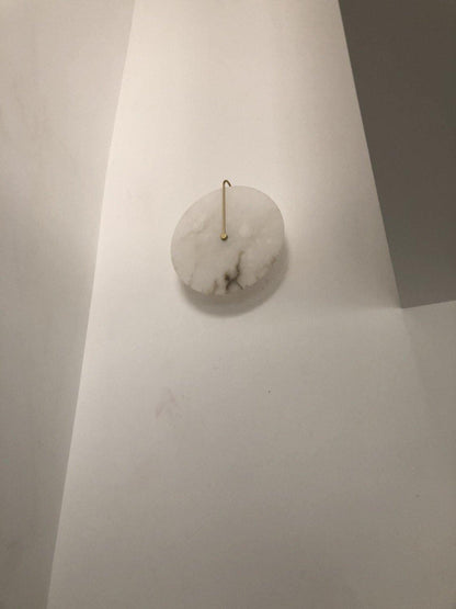 Skorter | Vit Alabaster Vägglampa