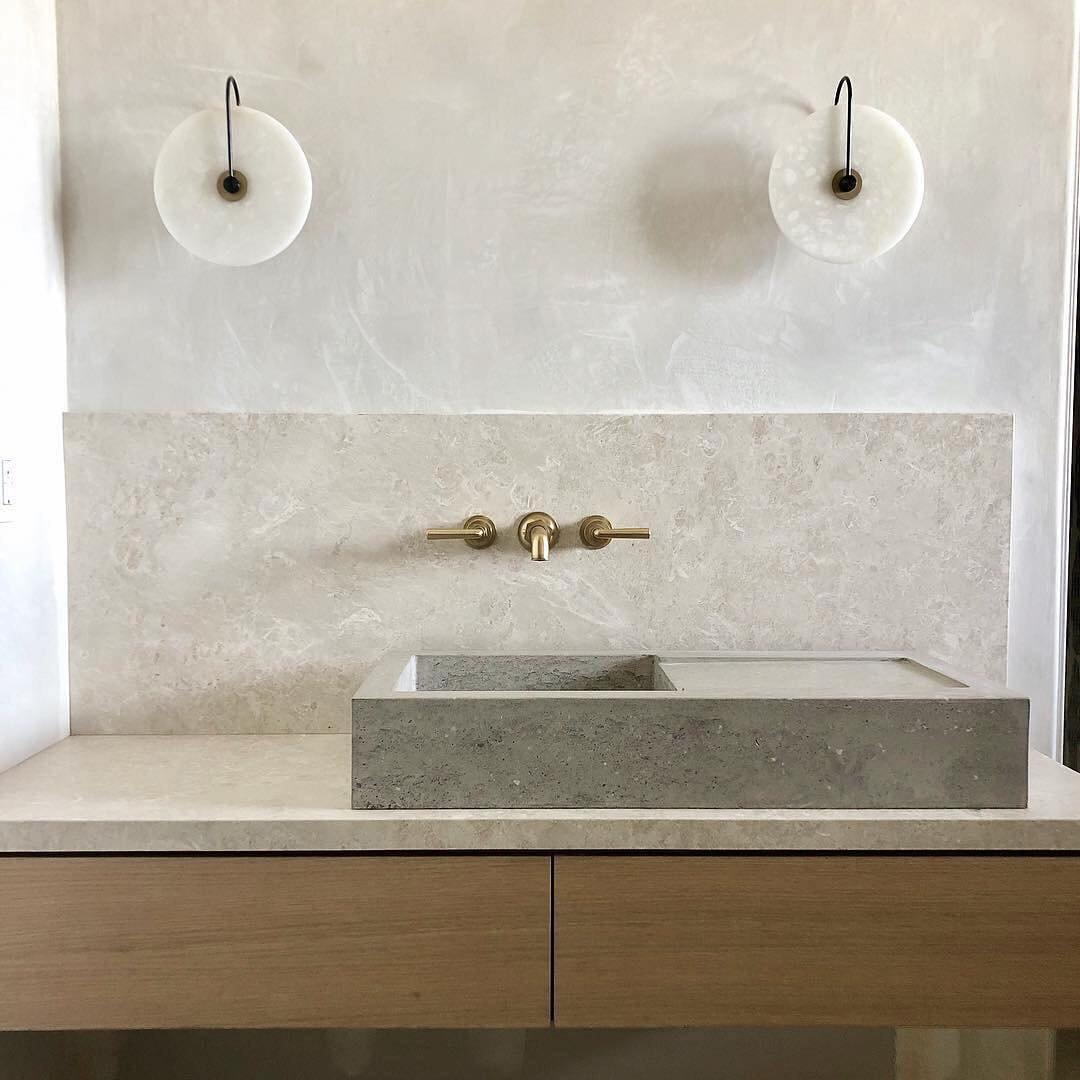 Skorter | Vit Alabaster Vägglampa