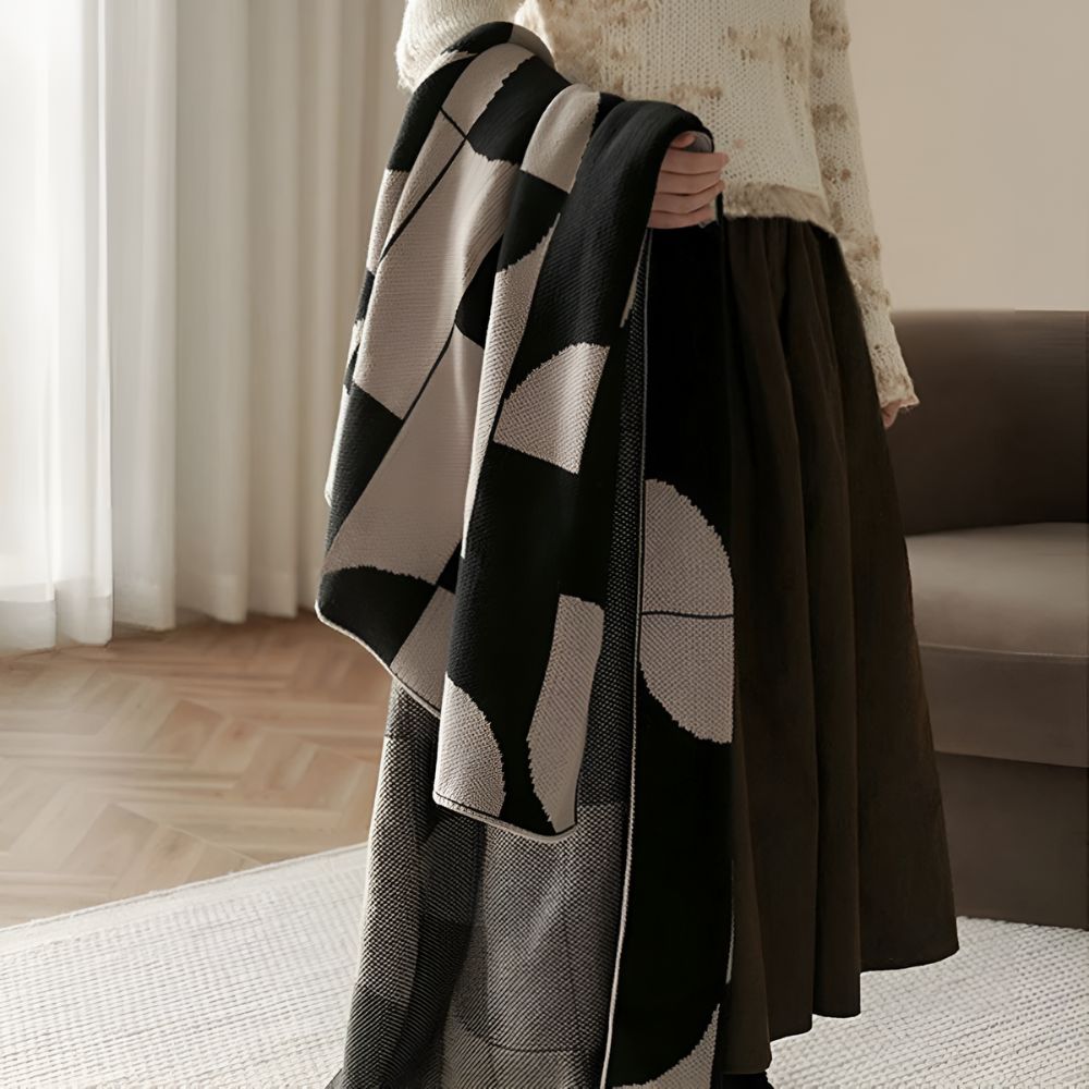 Skorter | Artevana Monochrome Geometric Throw Blanket