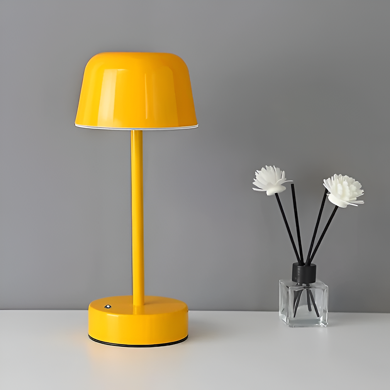 Skorter | Colorful Led table lamp in retro design, wireless, Usb
