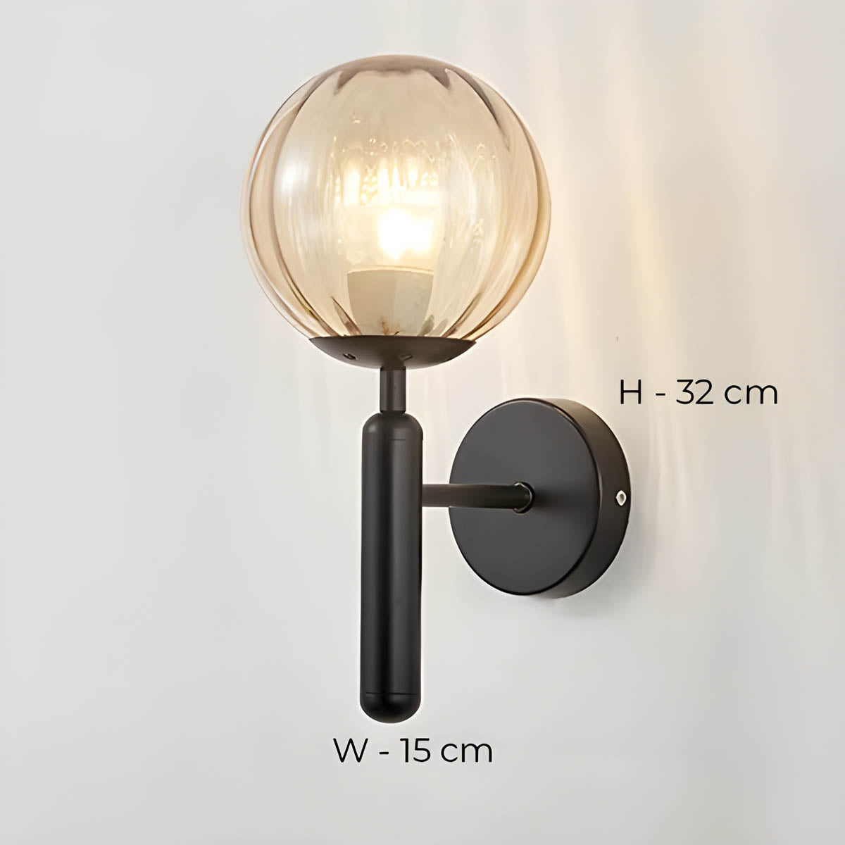 Skorter | Elegant wall lamp Clear in beautifully crafted glass