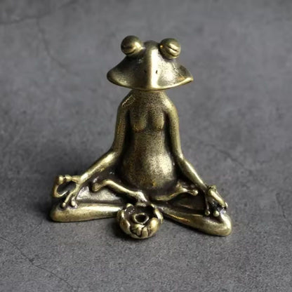 Skorter | Calm Lotus Frog Miniature Figurine