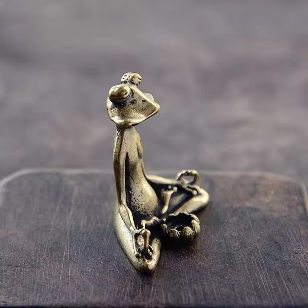 Skorter | Calm Lotus Frog Miniature Figurine