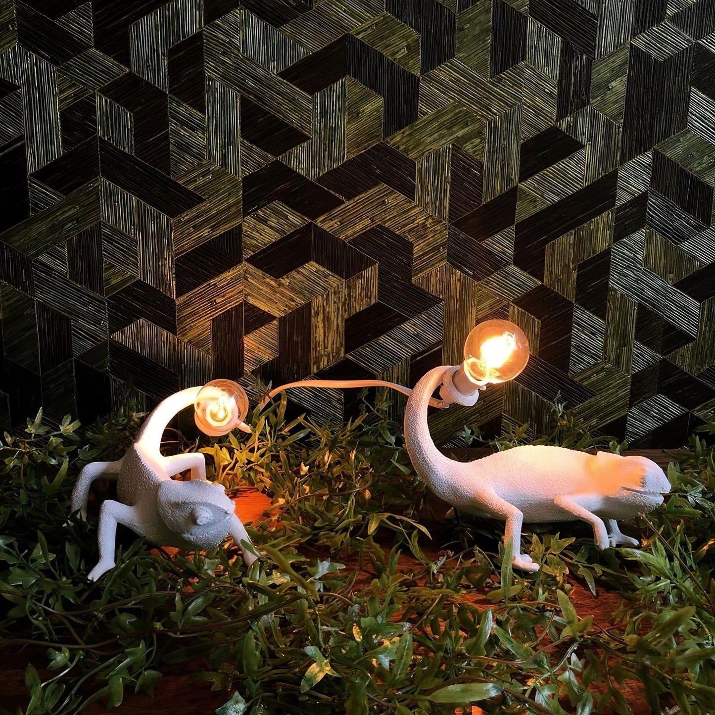 Skorter | Chameleon Table Lamp