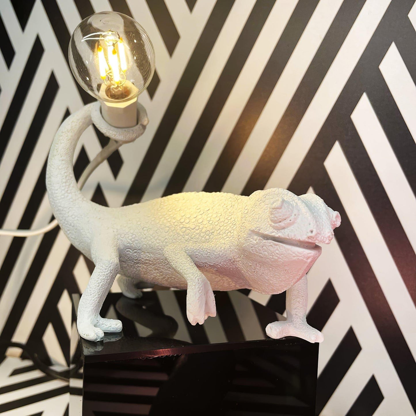 Skorter | Chameleon Table Lamp