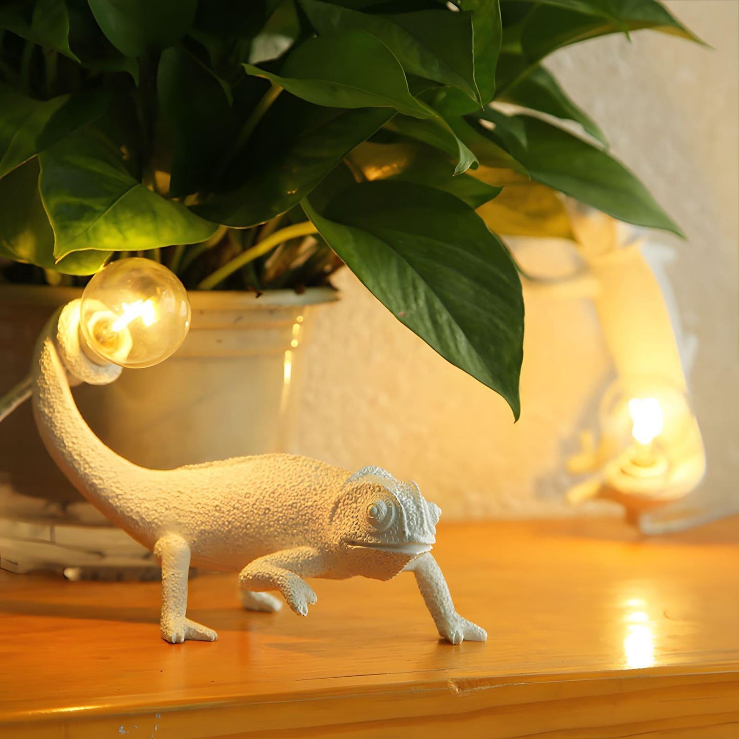 Skorter | Chameleon Table Lamp